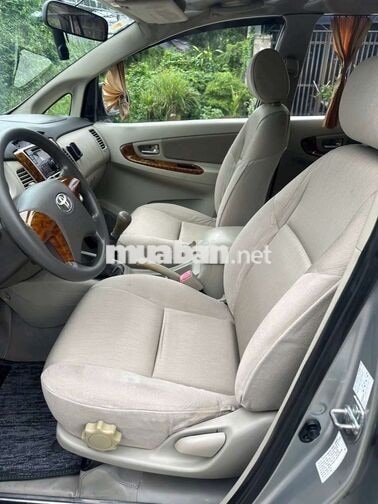 Toyota Innova 8 chỗ Số sàn Bạc
