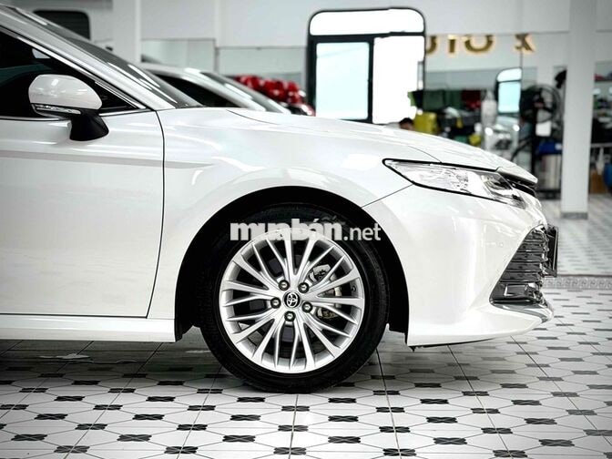 Toyota Camry 2.5Q 2021 Trắng Ngọc Trai 13.000km