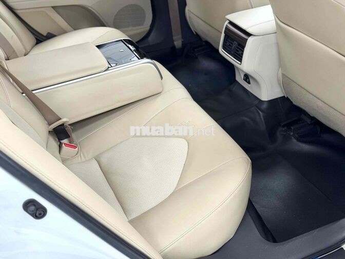 Toyota Camry 2.5Q 2021 Trắng Ngọc Trai 13.000km