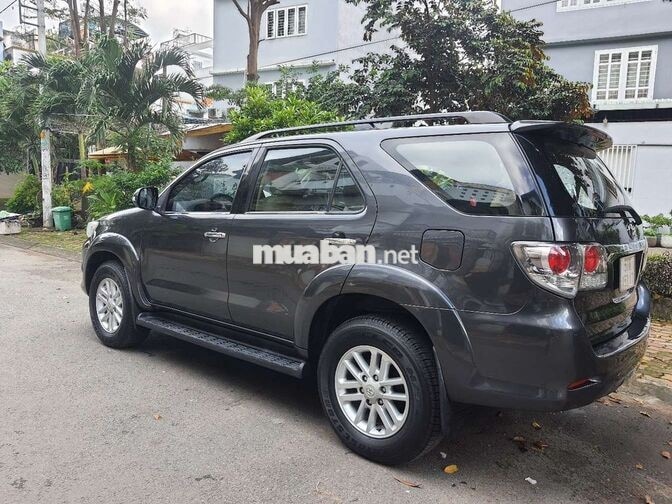 Toyota Fortuner 2013 Xám 7 chỗ Xăng Tự động 2 cầu 