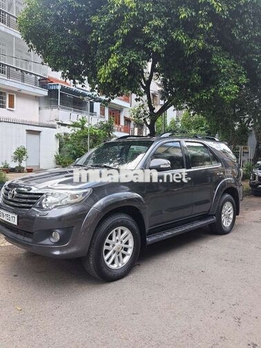 Toyota Fortuner 2013 Xám 7 chỗ Xăng Tự động 2 cầu 