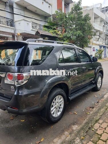 Toyota Fortuner 2013 Xám 7 chỗ Xăng Tự động 2 cầu 