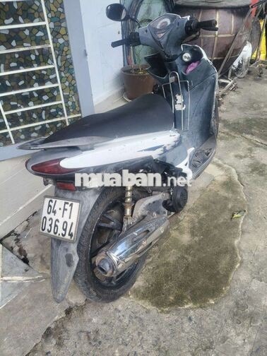 Xe tay ga Suzuki Trắng