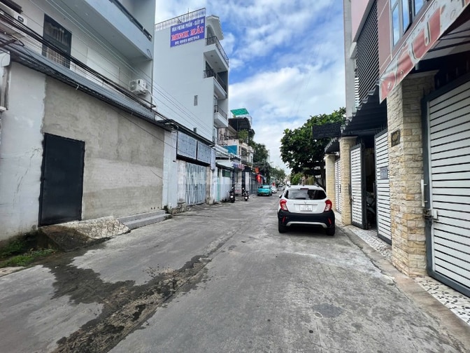 BÁN 3 CĂN NHÀ LIỀN KỀ TTTP NHA TRANG. DT 345,2M2. NGANG 15M. GIÁ 37 TỶ
