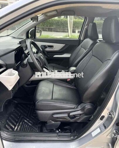 Toyota Veloz Top 2023 Bạc 7 chỗ