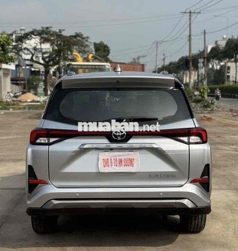 Toyota Veloz Top 2023 Bạc 7 chỗ