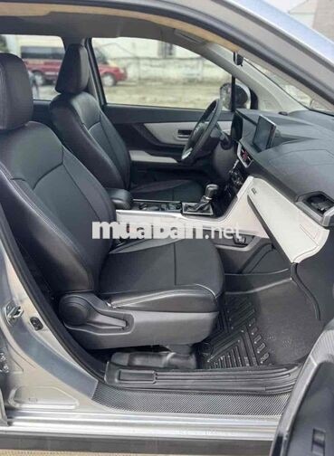 Toyota Veloz Top 2023 Bạc 7 chỗ