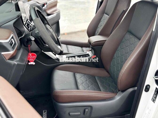 Toyota Innova HEV 2026 Trắng Hybrid 7 chỗ