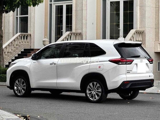 Toyota Innova HEV 2026 Trắng Hybrid 7 chỗ