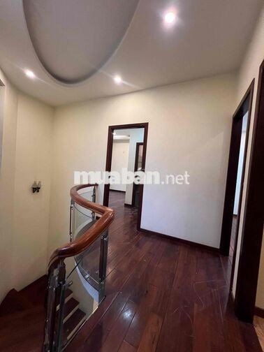Cho Thuê Biệt Thự DT 8x16 1Trệt 1Lầu 4Pn 3Wc Sân Ôtô Hẻm Xe Tải
