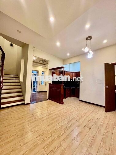 Cho Thuê Biệt Thự DT 8x16 1Trệt 1Lầu 4Pn 3Wc Sân Ôtô Hẻm Xe Tải
