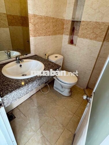 CHO THUÊ NGUYÊN LẦU 1 - 2PN - 4 BAN CÔNG - 1WC