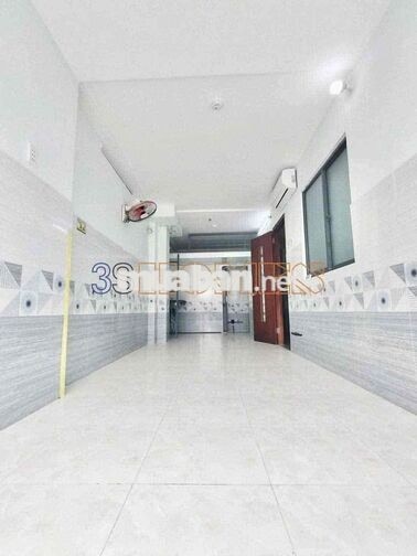 Kiot trệt dưới đất, lối đi riêng