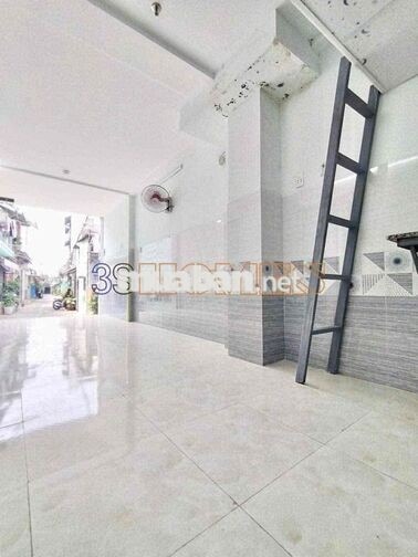 Kiot trệt dưới đất, lối đi riêng