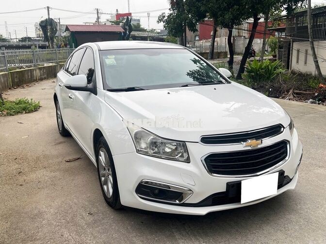 Chevrolet Cruze 1.6 Số sàn model 2018 Trắng