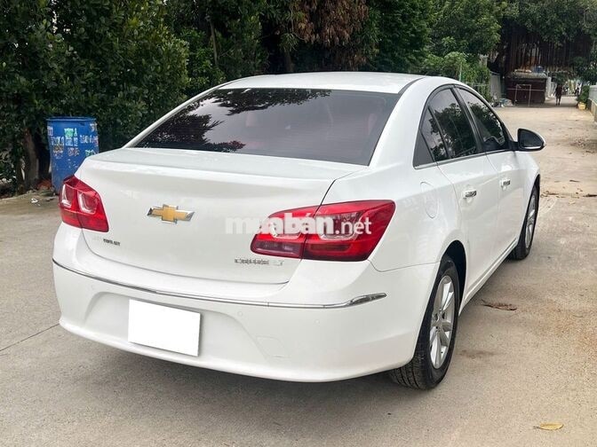Chevrolet Cruze 1.6 Số sàn model 2018 Trắng