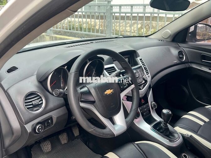 Chevrolet Cruze 1.6 Số sàn model 2018 Trắng