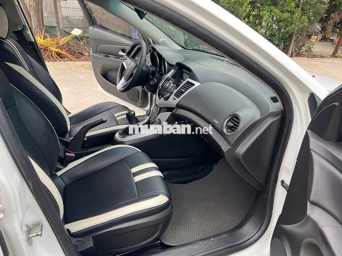 Chevrolet Cruze 1.6 Số sàn model 2018 Trắng