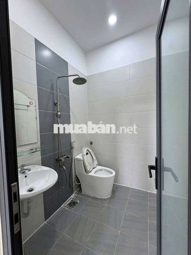 trống 1 phòng ban công ngay vạn phúc cực rẻ