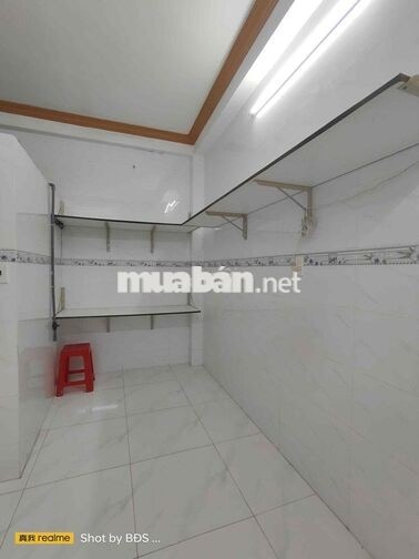 Phòng 50m2 ở Lầu 1 có máy lạnh, giường ngay CV Tầm Vu 6triệu