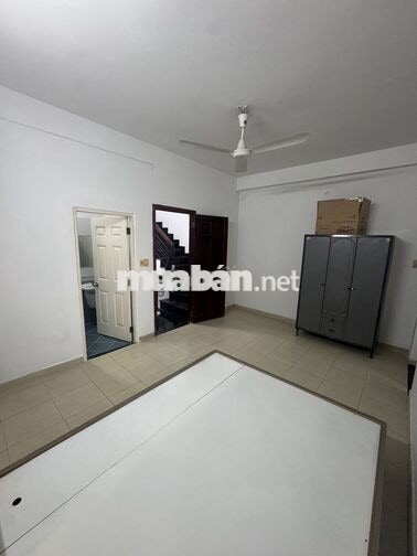Phòng trọ 20m2 có ban công dùng riêng 25m2