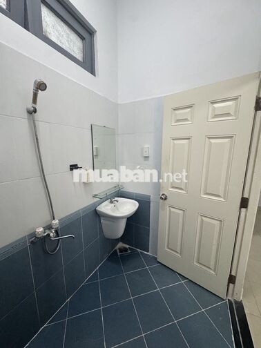 Phòng trọ 20m2 có ban công dùng riêng 25m2