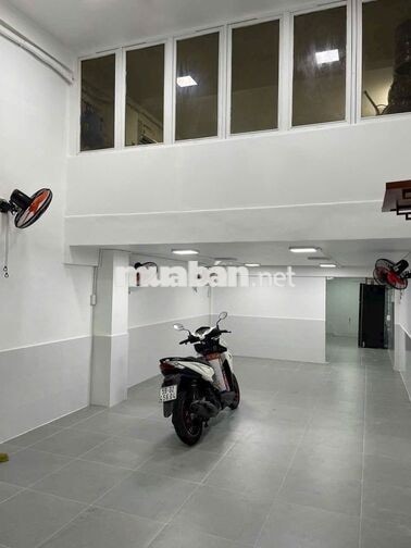 Bán căn hộ tầng trệt mặt tiền đường Đồng Đen, chung cư Bàu Cát 1