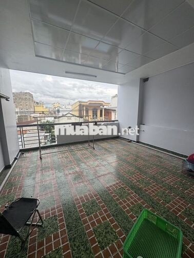 Phòng trọ 20m2 có ban công dùng riêng 25m2
