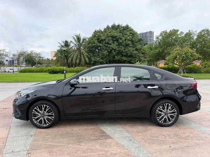 Kia K3 MT 2022 35000km Đen Số sàn