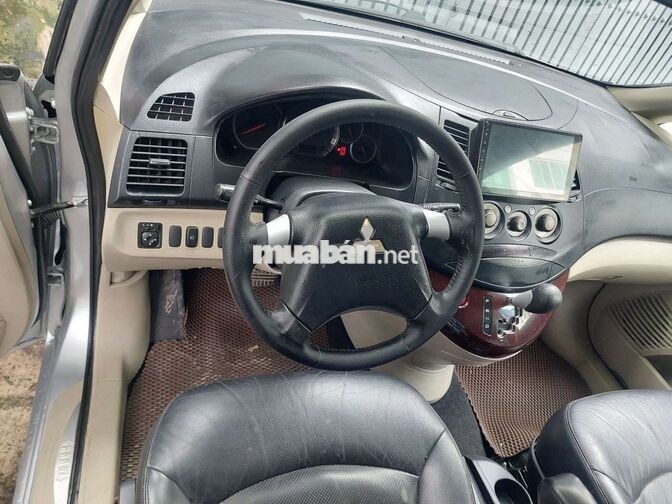 Mitsubishi Grandis 2008 Bạc 7 chỗ