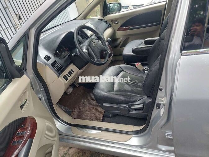 Mitsubishi Grandis 2008 Bạc 7 chỗ