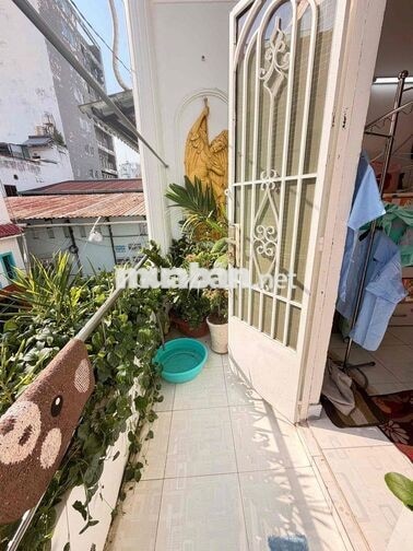 NHÀ 2 MẶT TIỀN TRƯỚC SAU ÔTÔ NGỦ NGON TRONG NHÀ GẦN SÂN BAY
