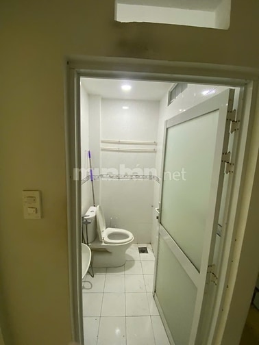 Cho thuê nhà 115 đường số 3 Cư xá Đô Thành, Quận 3, trệt, 3 lầu
