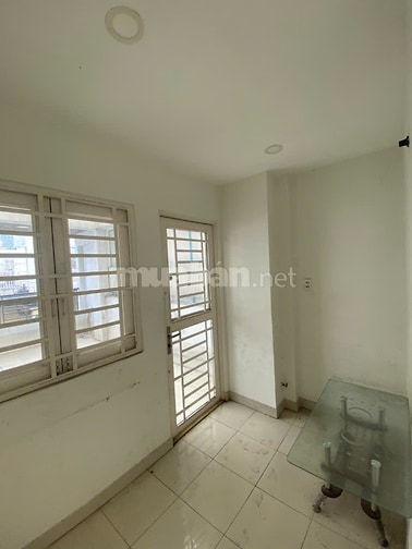 Cho thuê nhà 115 đường số 3 Cư xá Đô Thành, Quận 3, trệt, 3 lầu