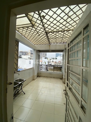 Cho thuê nhà 115 đường số 3 Cư xá Đô Thành, Quận 3, trệt, 3 lầu