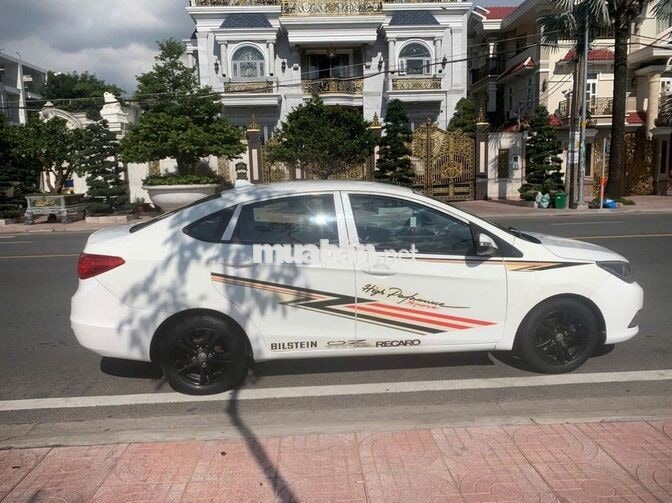 Haima M3  sản xuất 2016 màu trắng, biển số TP.HCM