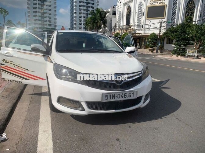 Haima M3  sản xuất 2016 màu trắng, biển số TP.HCM