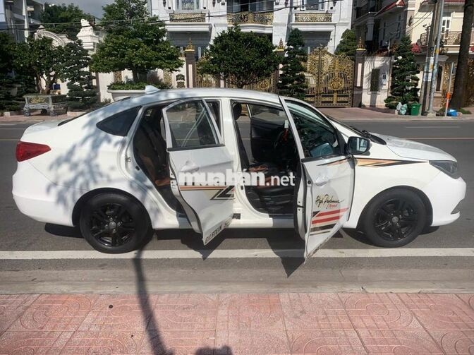 Haima M3  sản xuất 2016 màu trắng, biển số TP.HCM