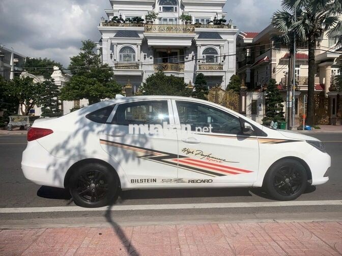 Haima M3  sản xuất 2016 màu trắng, biển số TP.HCM