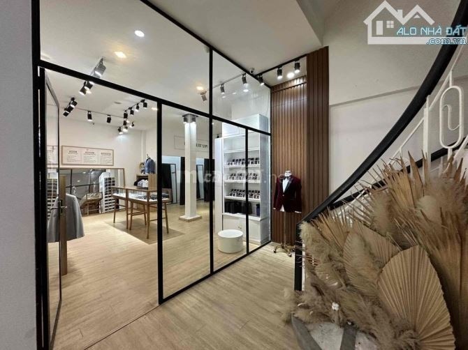 Biệt thự MT Nguyễn Thành Ý - DT: 7,2*16 - hầm, 4 tầng - 43 tỷ TL
