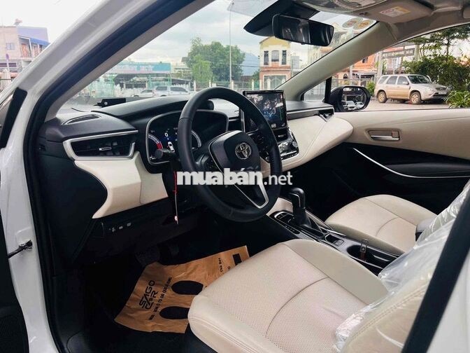 Toyota Corolla Altis 1.8V 2025 Trắng 14.000 km