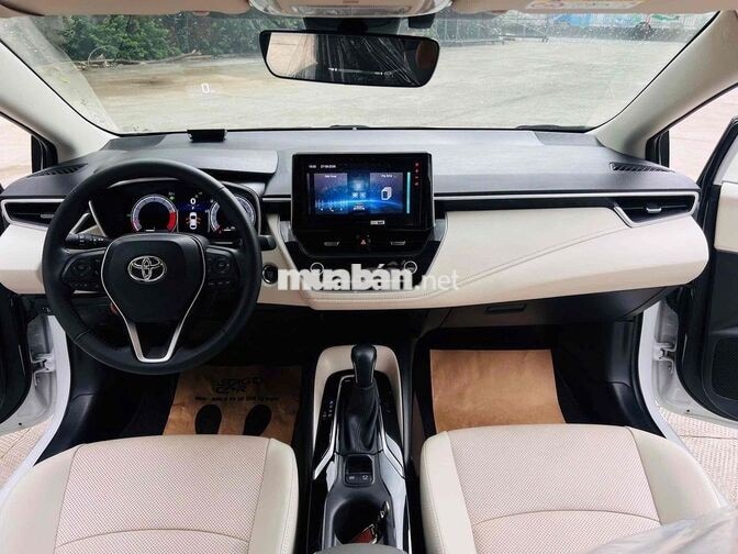 Toyota Corolla Altis 1.8V 2025 Trắng 14.000 km