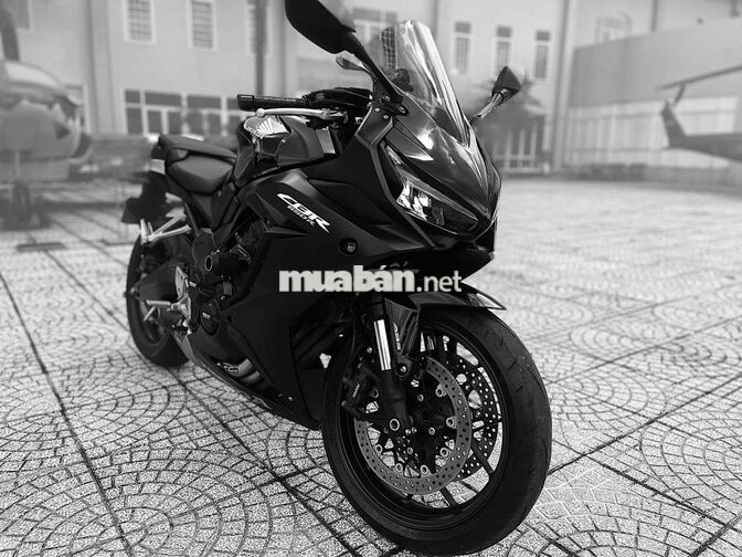 Honda CBR650R 2023 Black Edition 10500 km
