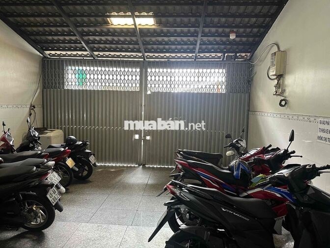 Cho thuê phòng cách trường Đh Công thương 300mét.