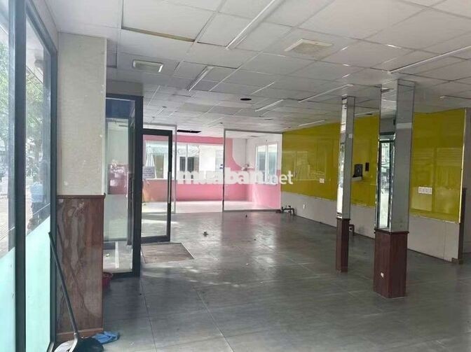 mặt bằng rộng 15m mặt tiền 65Bis Mạc Đĩnh Chi, Q1 cực đẹp