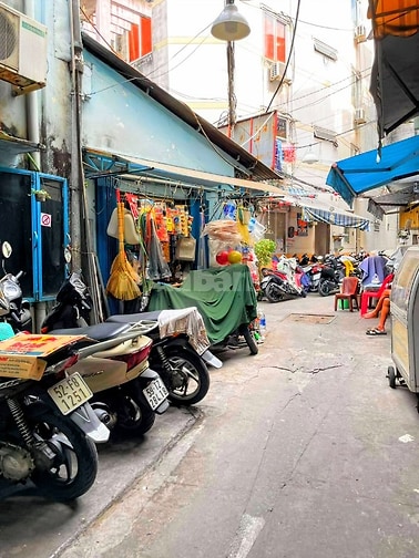 Bán nhà khu phố tây bùi viện quận 1
