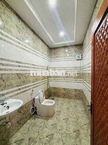 CHO THUÊ NHÀ MẶT TIỀN DIỆN TÍCH RỘNG ĐẸP ĐƯỜNG TRẦN HOÀNG NA DTSD 400m