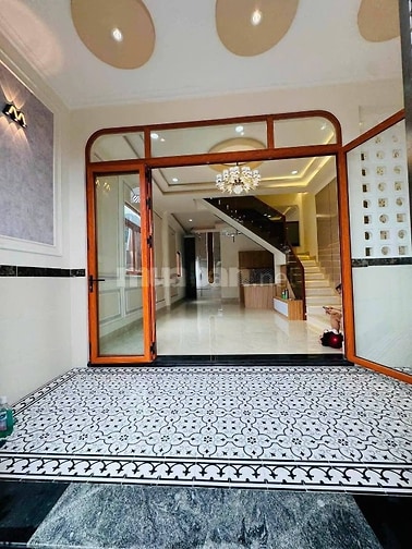 Nhà 1 trệt 1 lầu, 5x12, đường ô tô, 2WC, 4Pn, gần chợ