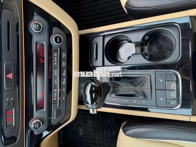 Kia Sedona 2017 2.2DATH full dầu,7 chỗ,màu trắng