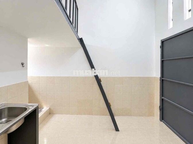 PHÒNG TRỆT MỚI XÂY GÁC CAO SẴN KỆ BẾP RA VÀO VÂN TAY GIỜ GIẤC TỰ DO